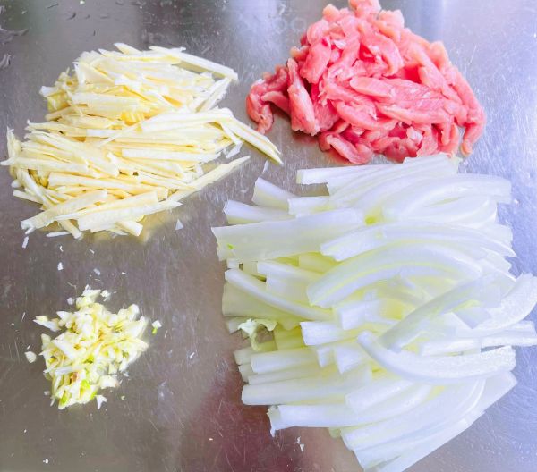 冬笋肉丝炒白菜