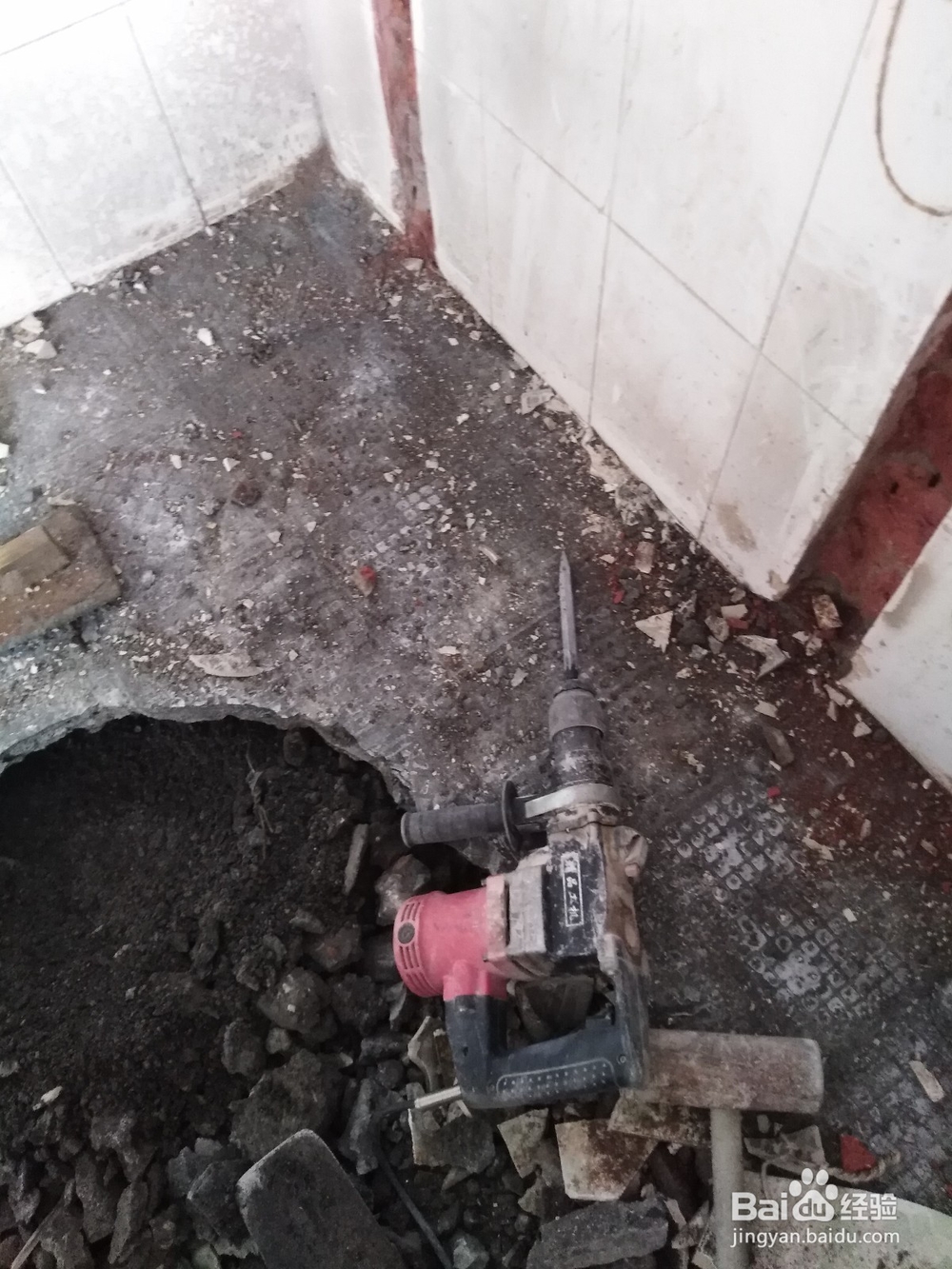 如何打混凝土厕所地面