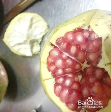 巧剥石榴的做法