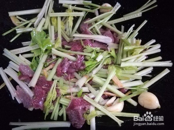 香芹溜肉片的做法