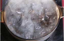 彩椒麻香拌木耳