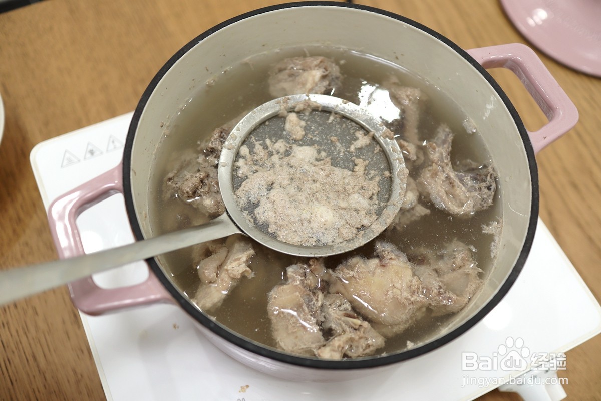 如何做出猪肚白果鸡汤?