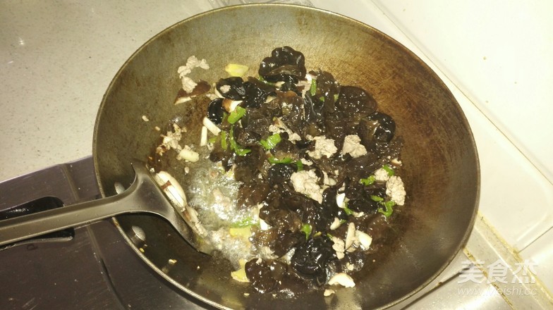 香菇木耳炒肉