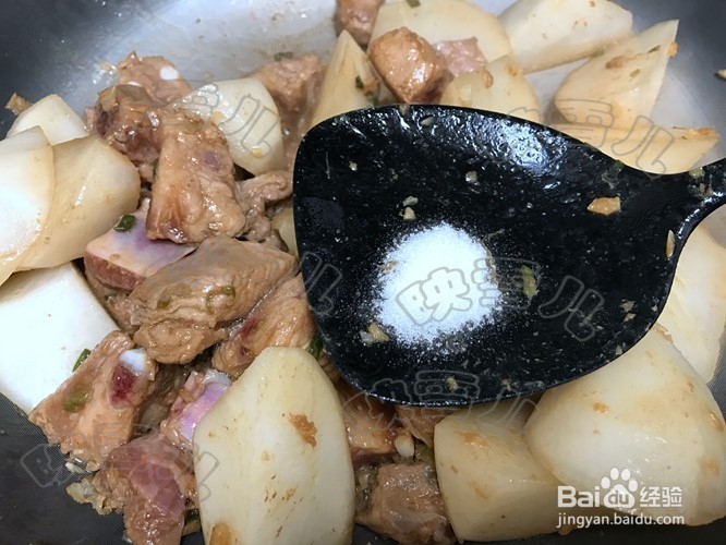 怎么做萝卜焖排骨