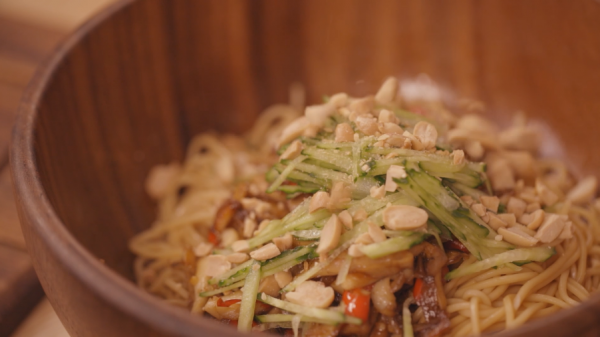 香辣杏鲍菇拌面