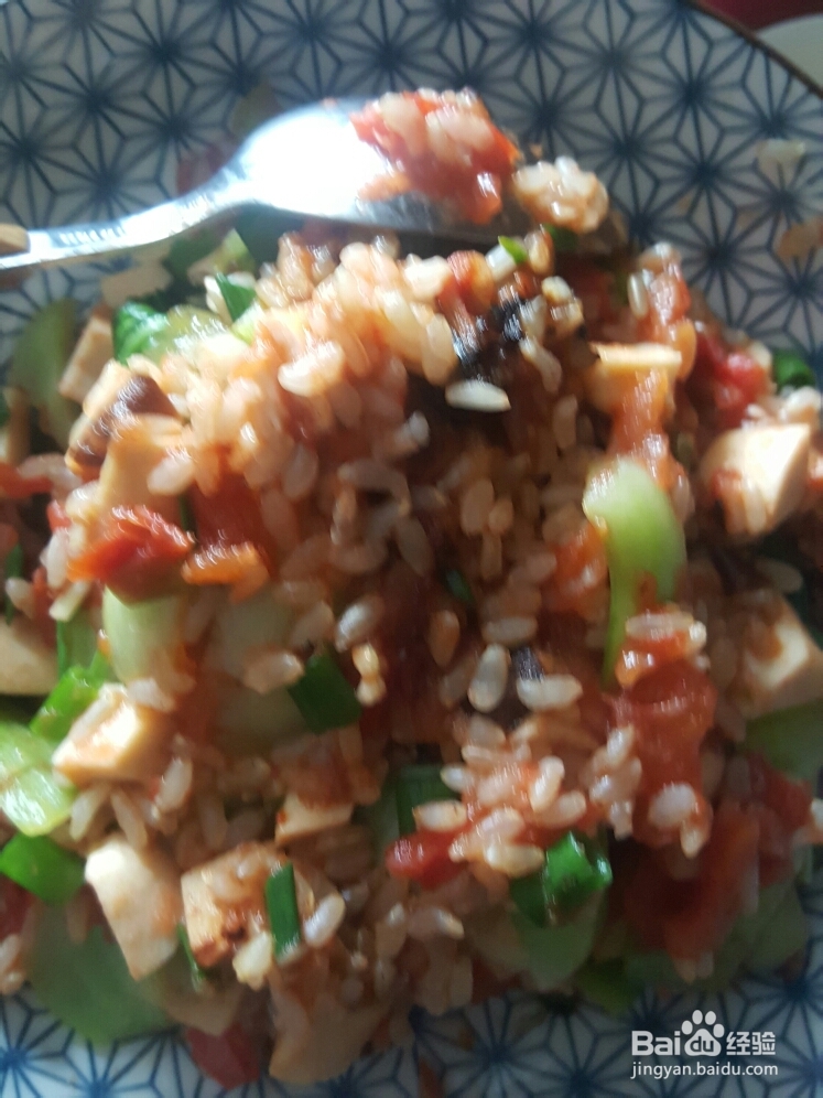 家常做法的茄汁蛋包糙米饭