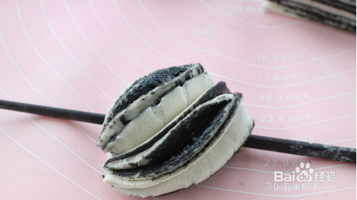 黑芝麻酱花卷的做法