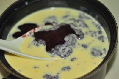 蓝樱桃朗姆酒冰淇淋