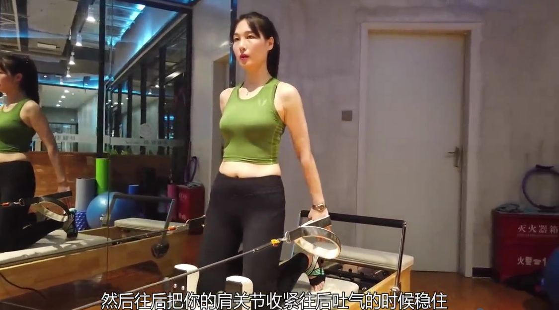 跪姿划船怎么训练，如何改善肩颈不适