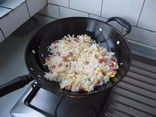 早餐吃什么？五彩炒饭+番茄蛋汤