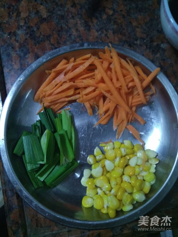 煎鸡腿肉闷玉米粒