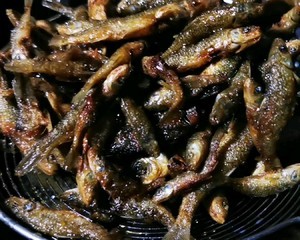 香酥野生炸小鱼的做法