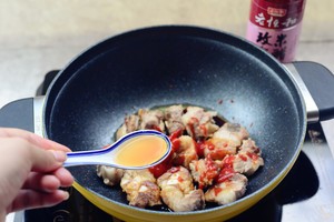 玫瑰糖醋排骨搭配米饭更好吃的做法教程