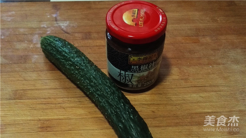 黑椒汁爆青瓜虾球