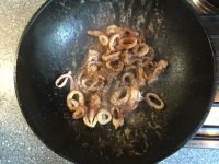 如何做出一份鲜美绝佳的墨鱼汁意面？