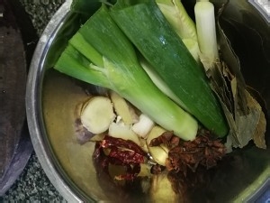 教你怎么做香喷喷的排骨炖土豆