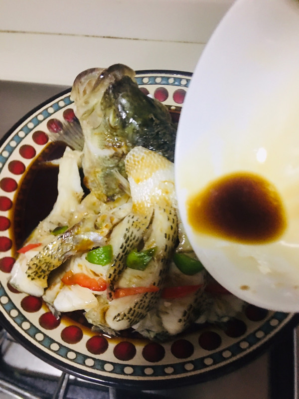 孔雀开屏清蒸鲈鱼