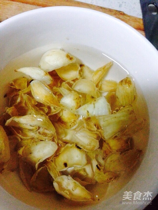 火龙果莲子百合红枣银耳汤