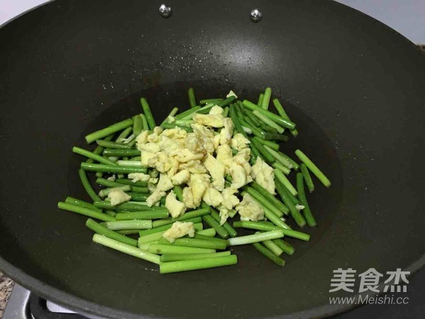 蒜苔炒鸡蛋的做法