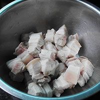 秘制五花肉炖土豆的做法