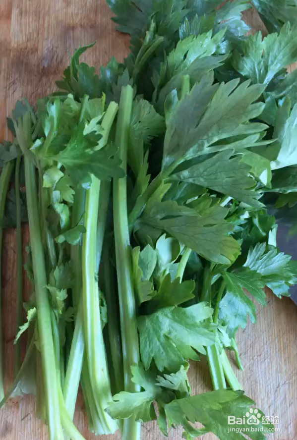 素炸芹菜丸子的做法