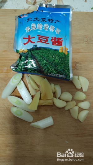 铁锅炖嘎鱼的做法怎么做铁锅炖嘎鱼呢