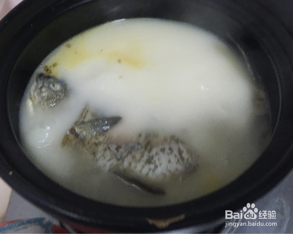 怎么简单的做广式月子餐木瓜鲫鱼汤?