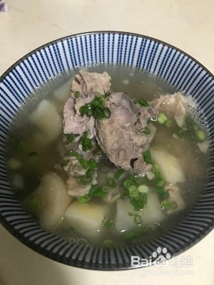 食补佳品萝卜猪骨汤的做法