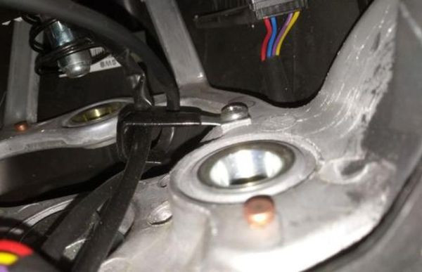 长安cs35主安全气囊怎么从方向盘上拆解下来