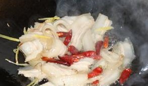 蒜苗芽菜回锅肉的做法