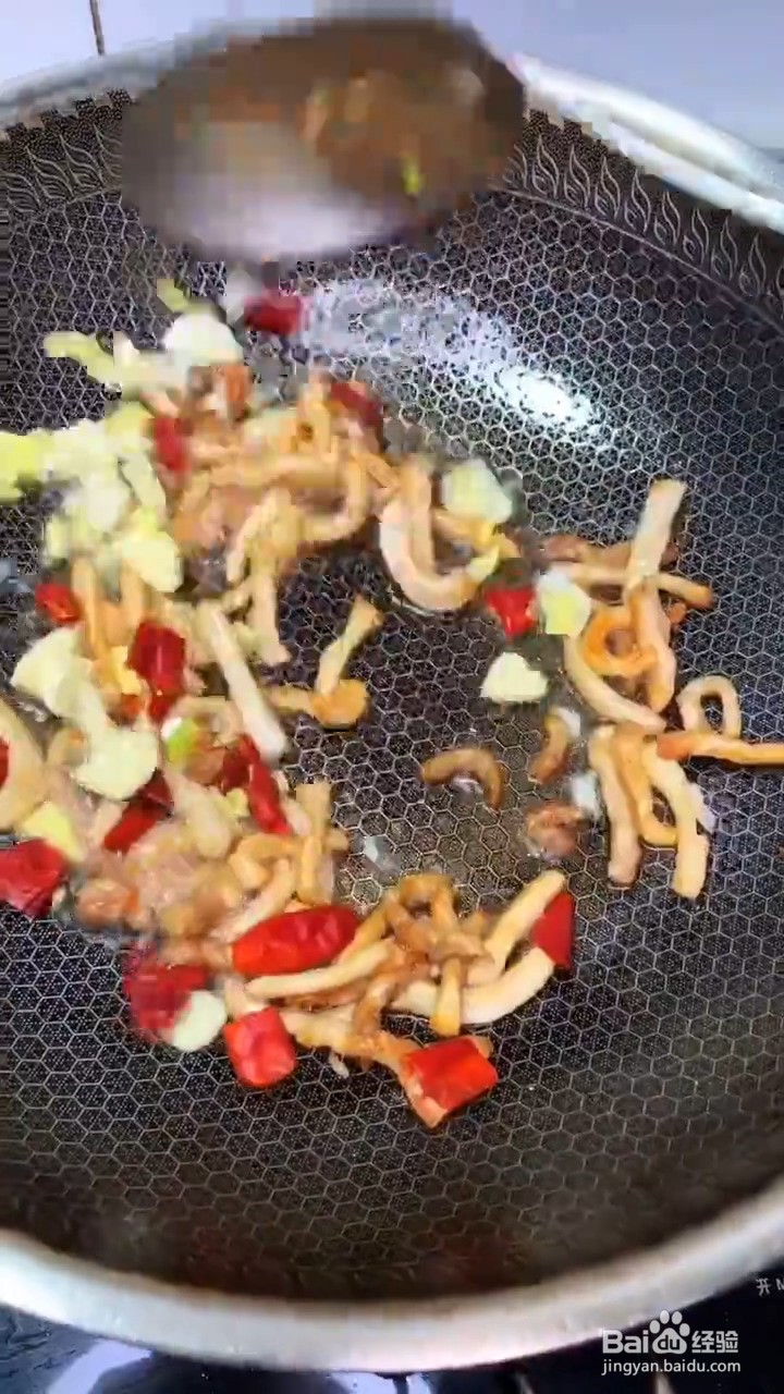 如何制作辣炒腐竹？