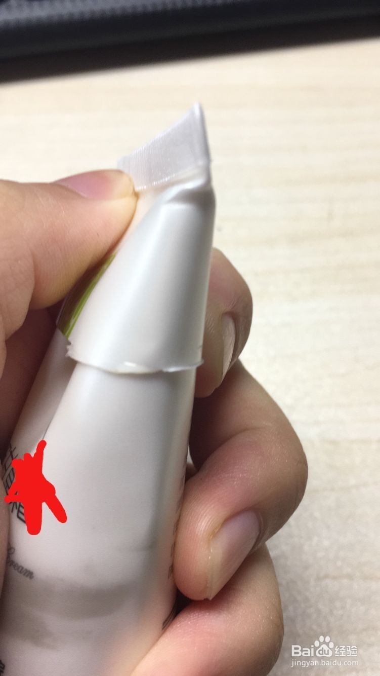 护手霜用完了千万别扔!这样用还能再用一周