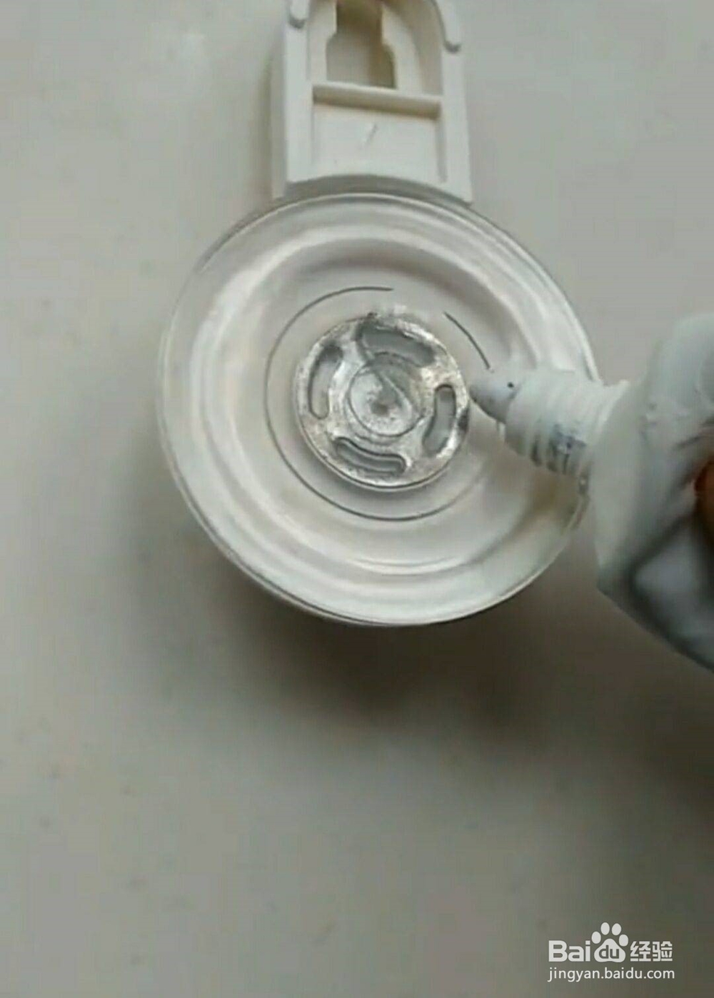 如何使吸盘式挂钩吸力更强