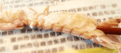 巧用筷子剥皮皮虾的壳