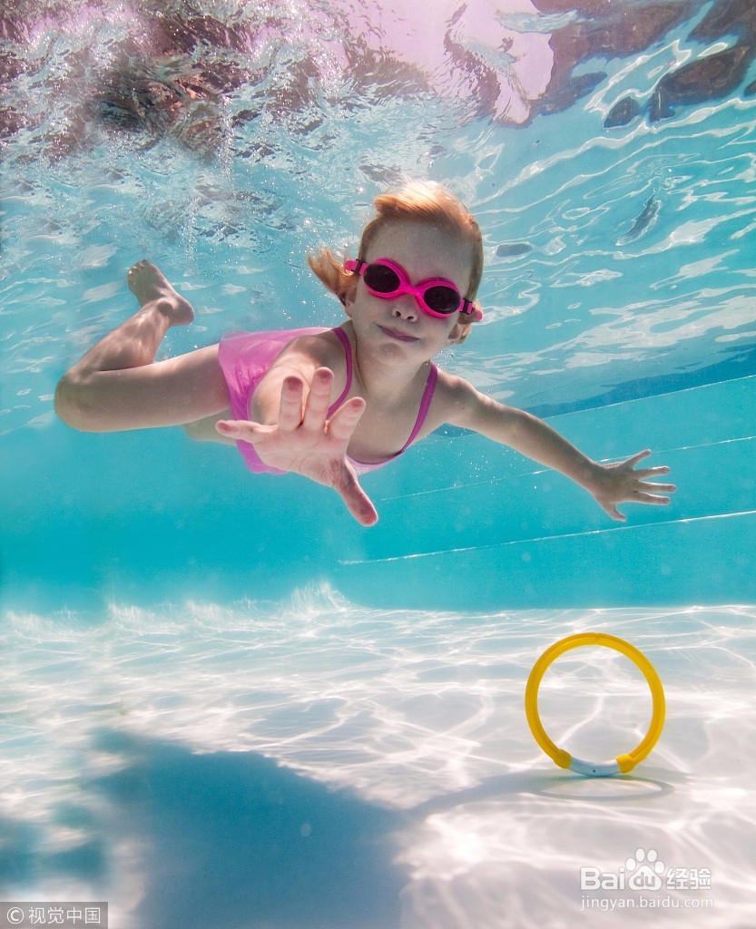 如何在游泳池玩马可波罗抓人游戏