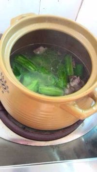 广式排骨苦瓜汤的做法