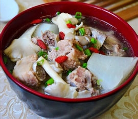 萝卜炖排汤的做法