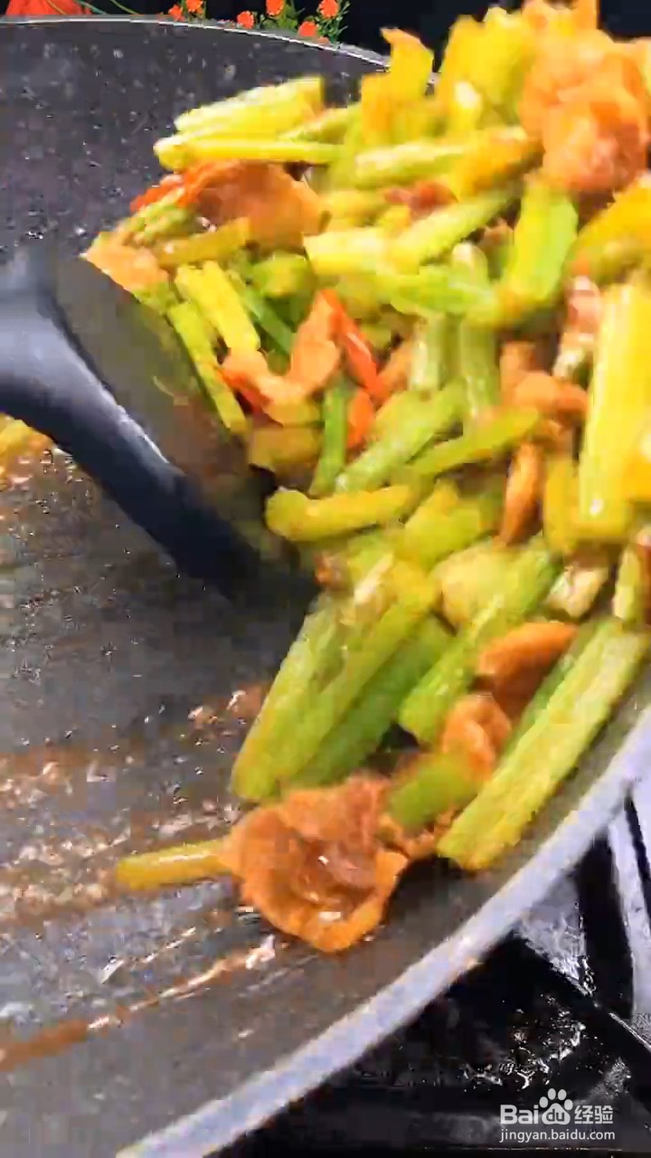 特别下饭好吃的肉炒芹菜要怎样做