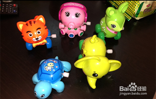 宝宝学习爬行时用什么引导比较好呢？