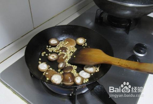 松子烧香菇怎么做