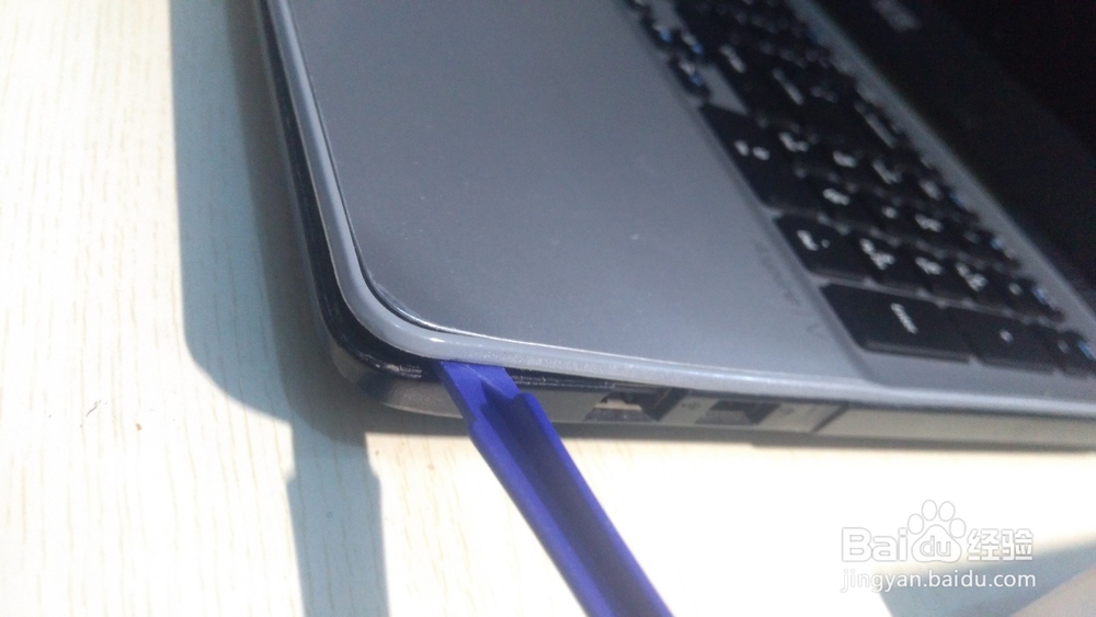 宏基 V3-572G-59TB笔记本 加内存条拆机教程