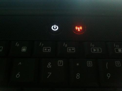 笔记本充电时电源指示灯一闪一闪的是怎么回事