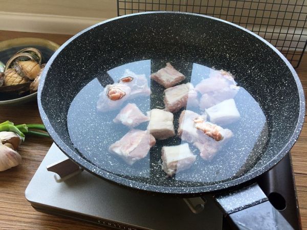 鲍鱼排骨炖小土豆