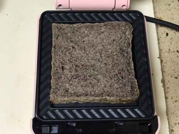 黑麦香肠三明治