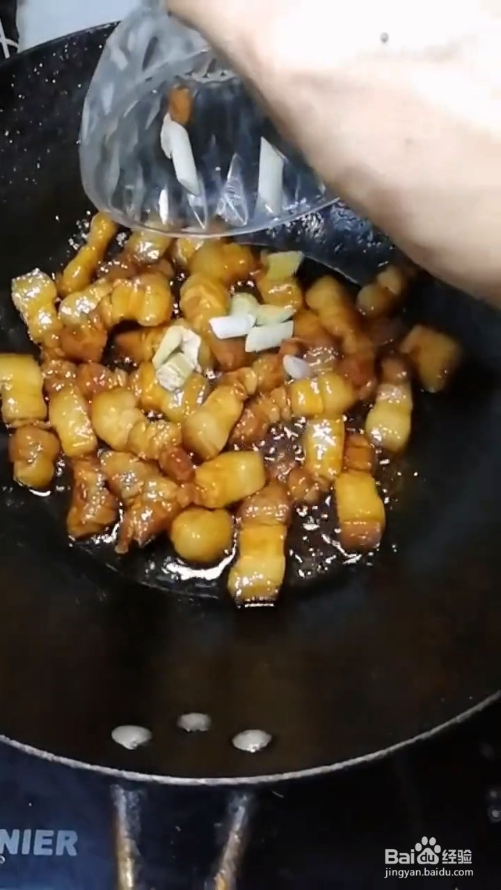 超级无敌好吃的土豆干炒五花肉要怎样做