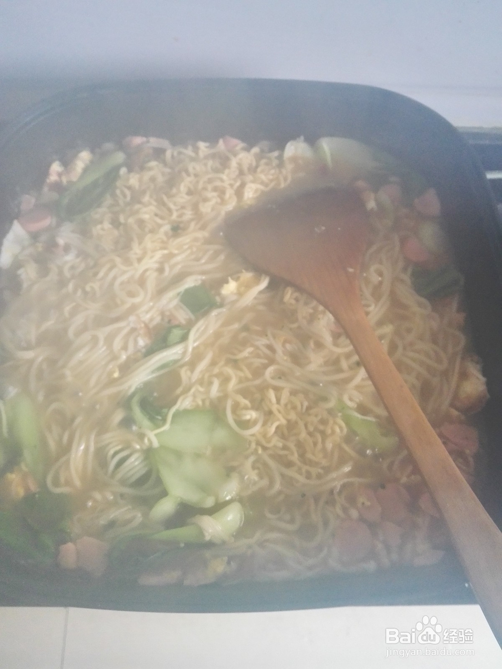 如何弄一顿鸡蛋火腿肠金针菇青菜面三