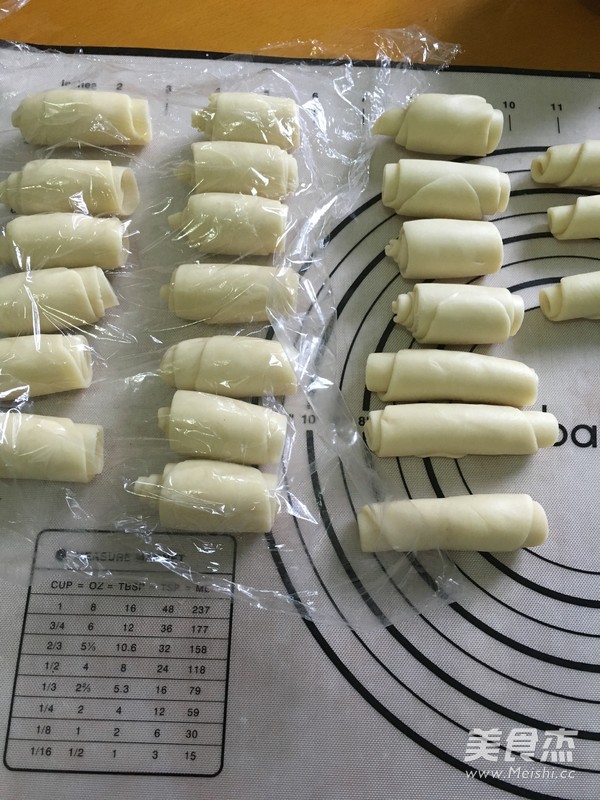 蛋黄酥的家常做法