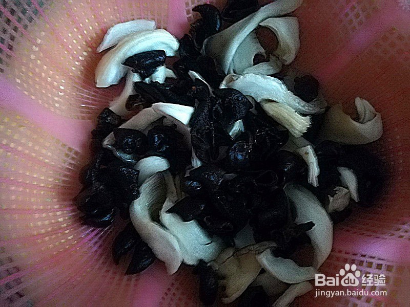 怎么做营养好吃的蘑菇黑木耳嫩南瓜