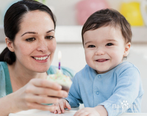 宝宝爱动手打人，家长该怎么办？