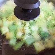 制作西葫芦奶酪意面